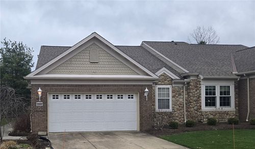 9910 Country Club Cir, Twinsburg, OH, 44087-2946 | Card Image