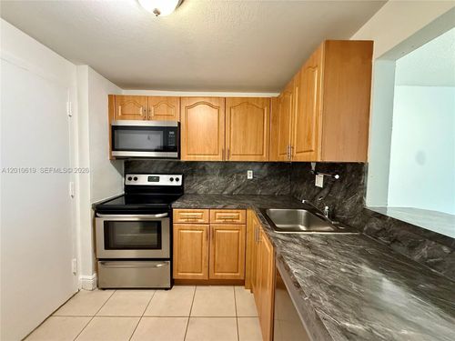 b109-9143 Sw 77th Ave, Miami, FL, 33156-7616 | Card Image