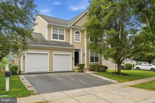 1813 N Greenleese Dr, FREDERICK, MD, 21701-9352 | Card Image