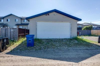 5530 Prairie Ridge Ave, Home with 3 bedrooms, 1 bathrooms and 2 parking in Blackfalds AB | Image 2