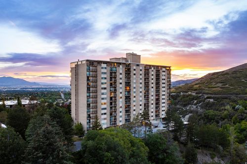 305-875 Donner Way, Salt Lake City, UT, 84108-2194 | Card Image