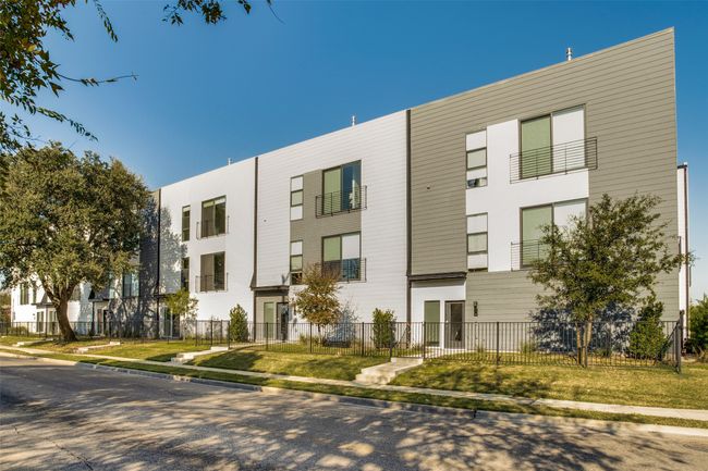 E - 4901 Live Oak St, Townhouse with 2 bedrooms, 3 bathrooms and null parking in Dallas TX | Image 22