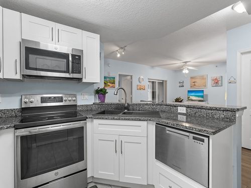 apt-i102-5095 Fairways Cir, Vero Beach, FL, 32967-7434 | Card Image