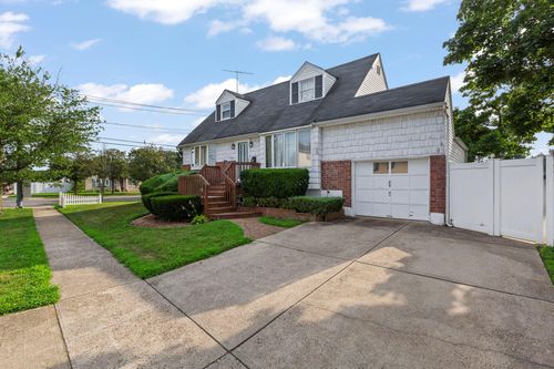 3124 Nassau Rd, Oceanside, NY, 11572-3952 | Card Image