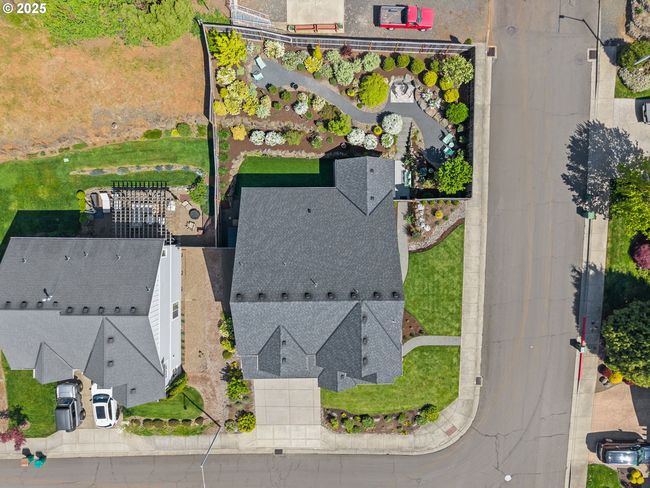 1010 Nw 1 St St, House other with 4 bedrooms, 3 bathrooms and 2 parking in Dundee OR | Image 45