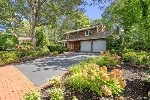10 Quincy Ln, Smithtown, NY, 11787-5519 | Card Image