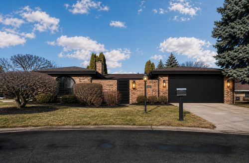 2504 Windsor Ln, Northbrook, IL, 60062-7041 | Card Image