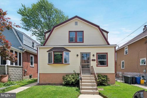 1102 Walnut St, COLLINGDALE, PA, 19023-4121 | Card Image