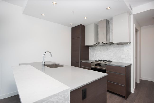 2711 - 6098 Station Street, Condo with 1 bedrooms, 0 bathrooms and 1 parking in Burnaby BC | Image 3