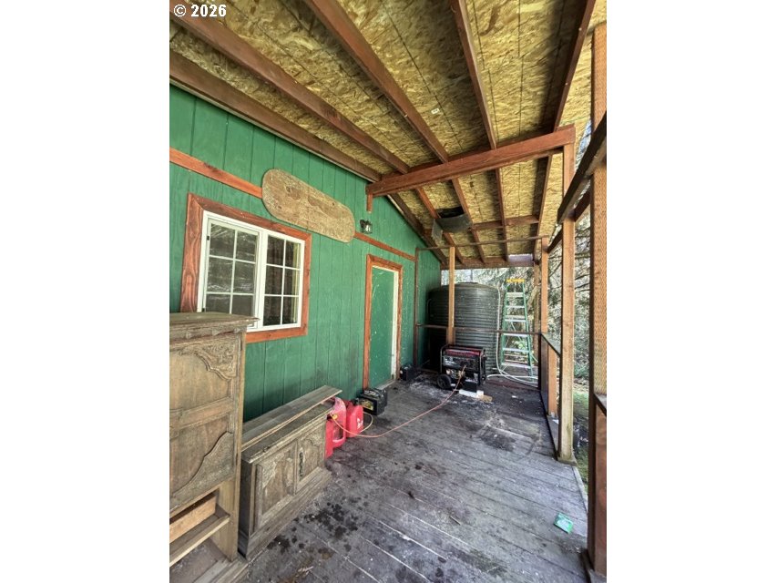 Residential in Reedsport 4