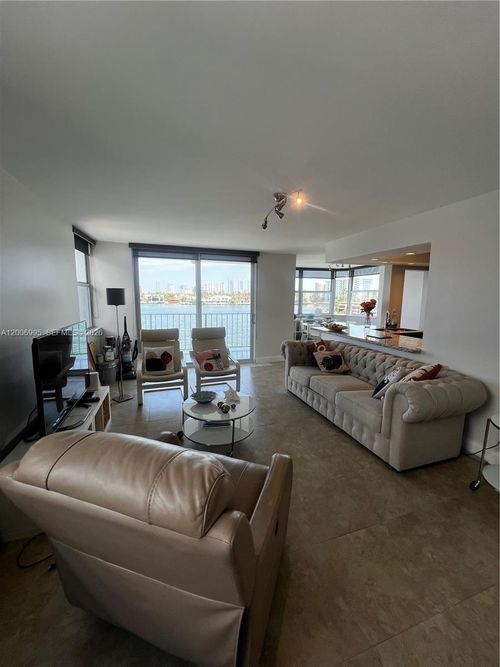 4a-16570 Ne 26th Ave, North Miami Beach, FL, 33160-4015 | Card Image