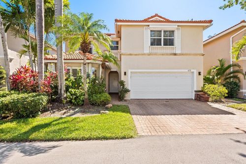 975 Weeping Willow Way, Hollywood, FL, 33019-4812 | Card Image