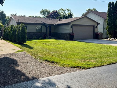 1879 Rustic Ln, Keego Harbor, MI, 48320-1132 | Card Image