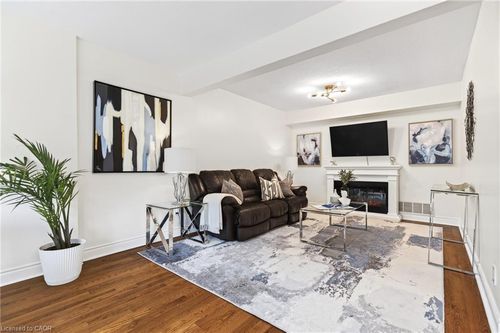 823 Hyde Rd, Burlington, ON, L7S1S6 | Card Image