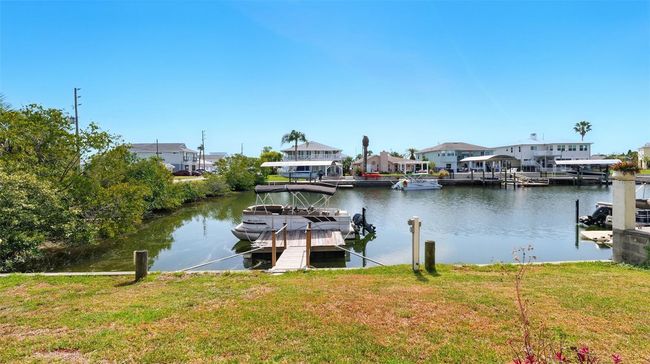 4396 5 Th Isle Dr, House other with 3 bedrooms, 2 bathrooms and null parking in HERNANDO BEACH FL | Image 5