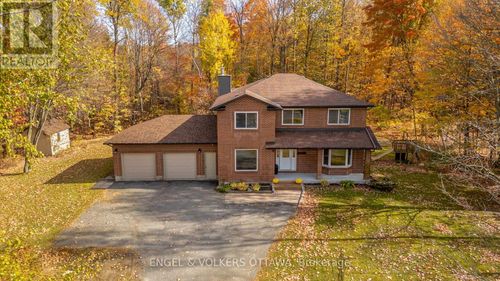 4720 Whispering Willow Dr, Navan, ON, K4B0K4 | Card Image