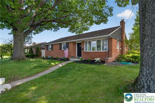 26 E Cedar St, FLEETWOOD, PA, 19522-1807 | Card Image