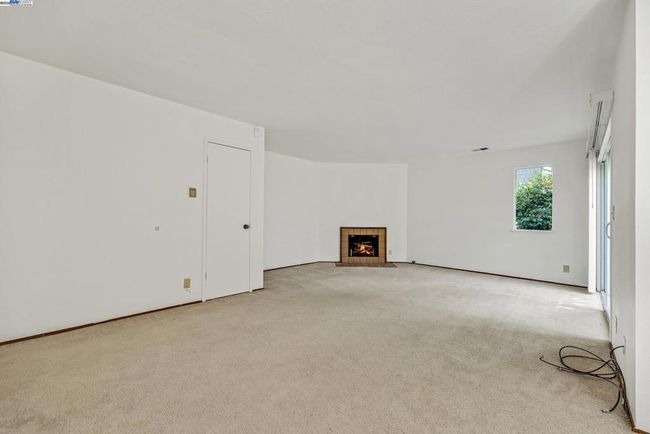 127 Temescal Cir, Townhouse with 2 bedrooms, 2 bathrooms and null parking in Emeryville CA | Image 9