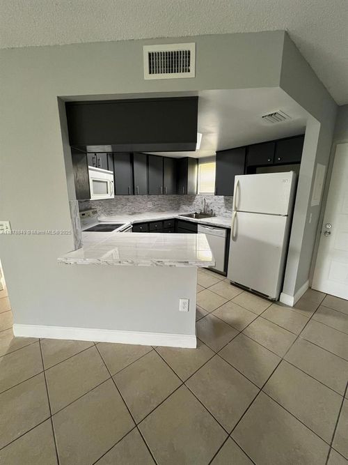 apt-408-8363 Lake Dr, Doral, FL, 33166-7737 | Card Image