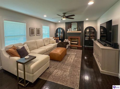 714 Clifford Dr, Elizabethtown, KY, 42701-2808 | Card Image