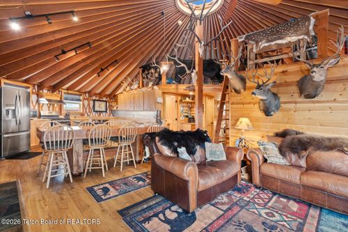 72 E Fork Big Sandy Rd, Boulder, WY, 82923-9620 | Card Image