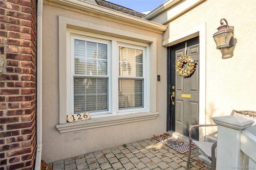 126 Oakland Ave, West Hempstead, NY, 11552-2336 | Card Image