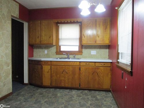 604 W Van Buren St, Centerville, IA, 52544-1616 | Card Image