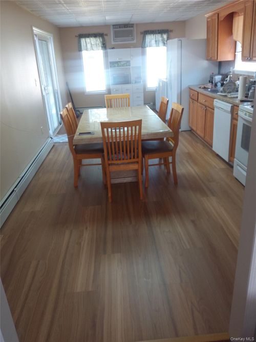 65 Heathcote Rd, Lindenhurst, NY, 11757-1618 | Card Image