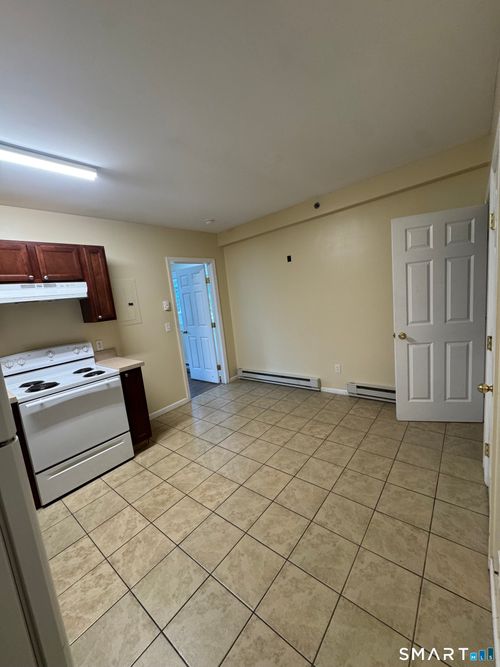 3-422 Main St, East Haven, CT, 06512-2840 | Card Image