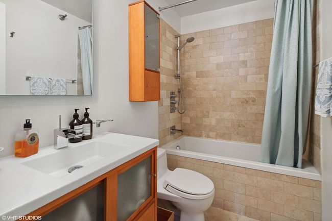APT-2703 - 1122 N Clark St, Condo with 2 bedrooms, 2 bathrooms and 1 parking in CHICAGO IL | Image 11