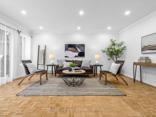 117-246 Milestone Cres, Aurora, ON, L4G3M2 | Card Image