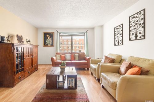 6v-300 W 135th Street, Out of Area, NY, 00000 | Card Image