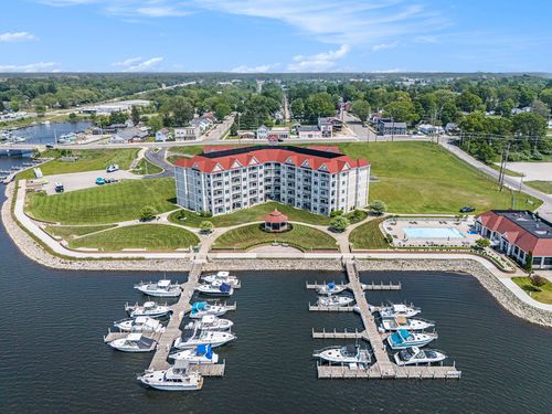 254 Lakeside Dr, Ludington, MI, 49431-2582 | Card Image
