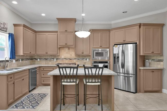 Large island for additional storage & seating. | Image 16