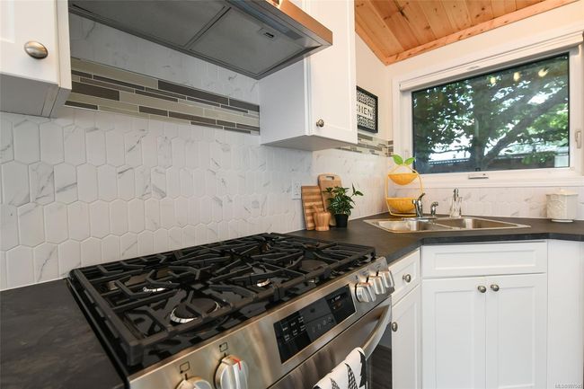 3 - 2625 Mansfield Dr, House other with 2 bedrooms, 1 bathrooms and 2 parking in Courtenay BC | Image 13