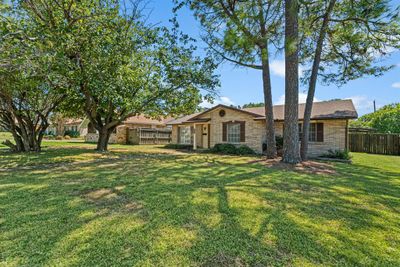 2712 Peach Tree Lane, House other with 3 bedrooms, 2 bathrooms and null parking in Irving TX | Image 3