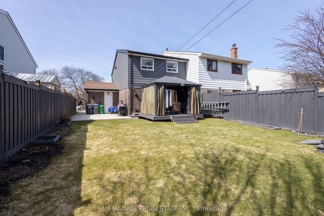 80 Longbourne Cres, House attached with 3 bedrooms, 2 bathrooms and 4 parking in Brampton ON | Image 28
