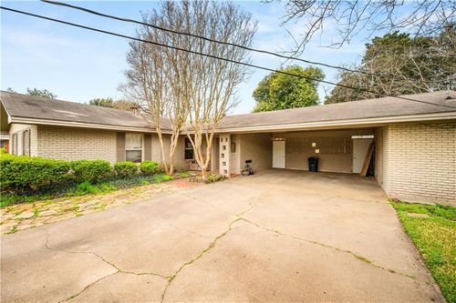 712 Highpoint Cir, Alexandria, LA, 71303-2417 | Card Image