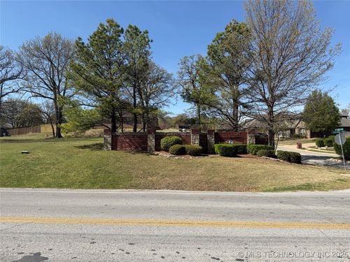 1302 Old North Pl, Sand Springs, OK, 74063-8984 | Card Image