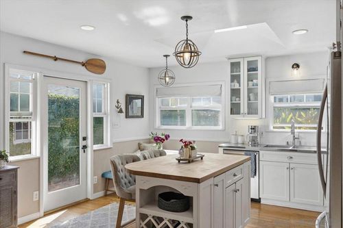 903 Moana Dr, San Diego, CA, 92106-2813 | Card Image