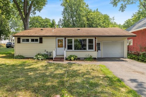 125 Medford Rd, Syracuse, NY, 13211-1827 | Card Image