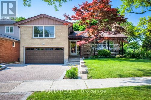 17 Ealing Dr, North York, ON, M2L2R4 | Card Image