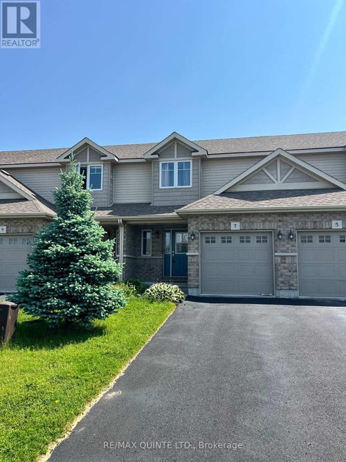 7 Valleyview Court, Belleville (Belleville Ward), ON, K8P3E9 | Card Image