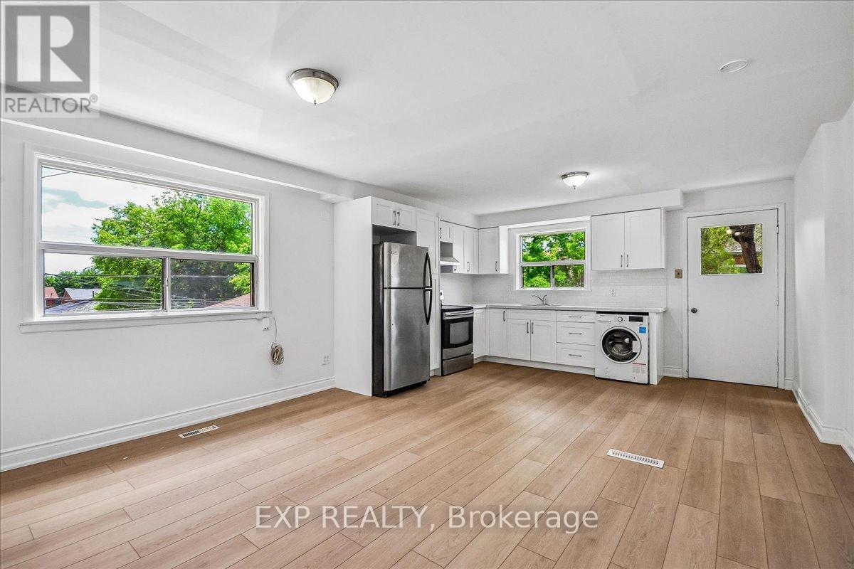Residential in Toronto (Oakwood Village) 3