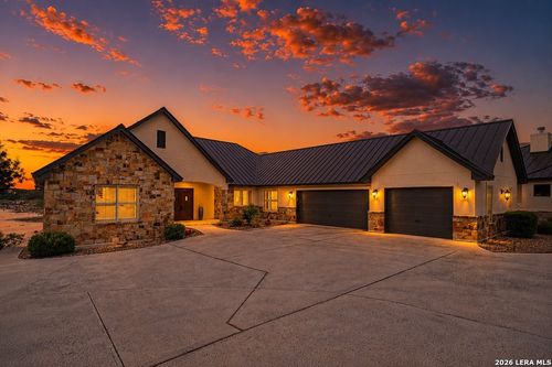 550 Oak Shores Dr, Canyon Lake, TX, 78133-4903 | Card Image