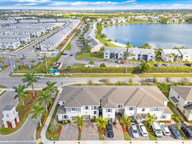 809 Se 16 Th Ct, Townhouse with 3 bedrooms, 3 bathrooms and null parking in Homestead FL | Image 13