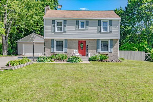 637 Killian Rd, Coventry Township, OH, 44319-2527 | Card Image