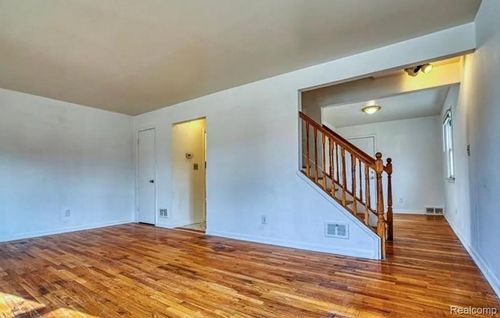 6911 Town Lane, Dearborn Heights, MI, 48127 | Card Image