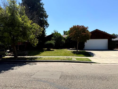 1765 E Sandalwood Ave, Tulare, CA, 93274-7372 | Card Image