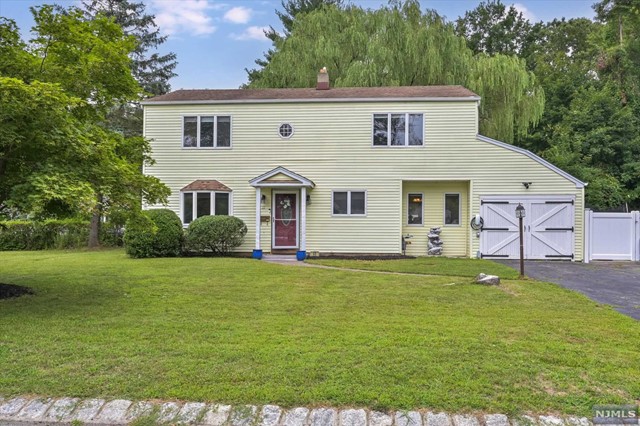 Romondt Rd, Pompton Plains, NJ 07444